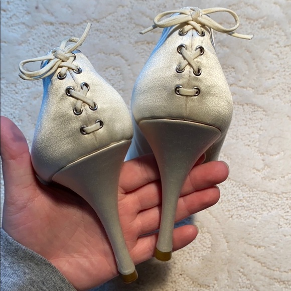 Vera Wang silk heels - Picture 6 of 9